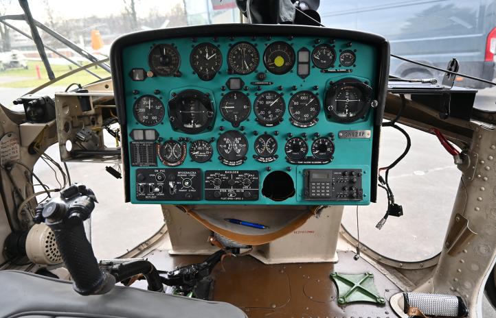 Mi-2 - kokpit (fot. Muzeum Lotnictwa Polskiego)