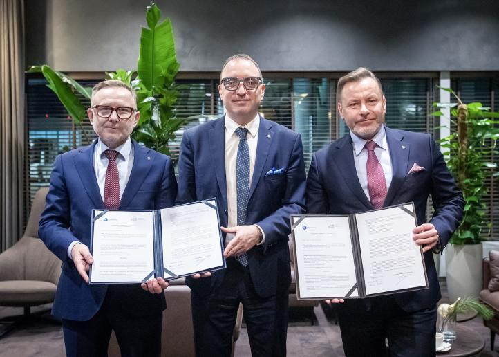 Podpisanie porozumienia o współpracy pomiędzy PPL i POT - M. Danił, A. Sanocki, R. Szmytke (fot. D. Kłosiński, PPL)2