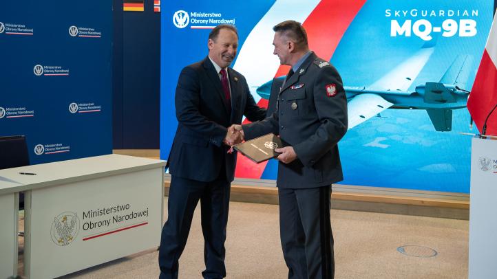 Podpisanie umowy na amerykańskie drony MQ-9B SkyGuardian dla Wojska Polskiego (fot. Maciej Nędzyński, CO MON)2