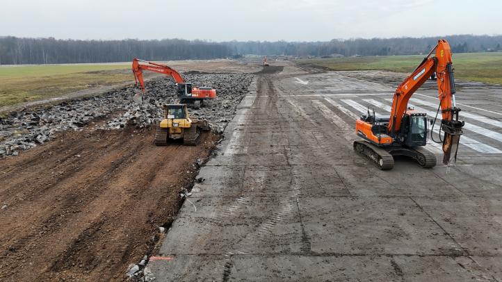 Rozpoczęto przebudowę pasa startowego na lotnisku Katowice-Muchowiec (fot. Drogopol, Facebook)2