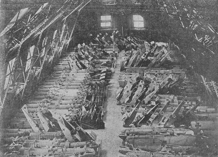 Samoloty zdobyte podczas bitwy o Ławicę w 1919 roku (fot. Muzeum Lotnictwa Polskiego w Krakowie)