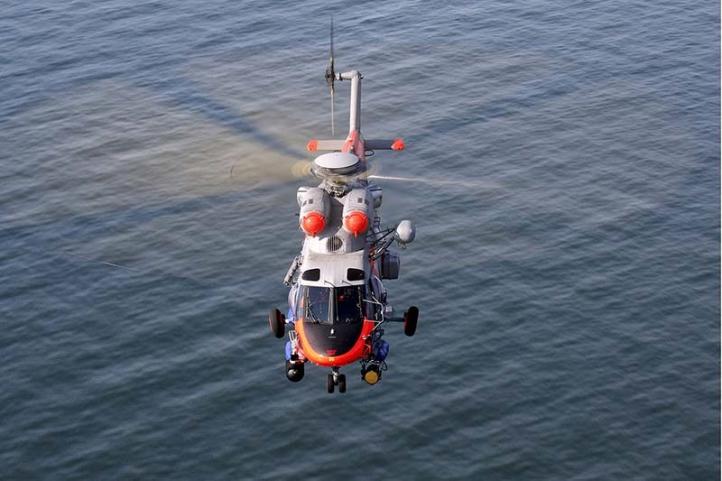 W-3WARM Anakonda w locie nad wodą - widok z przodu (fot. Bartek Bera)