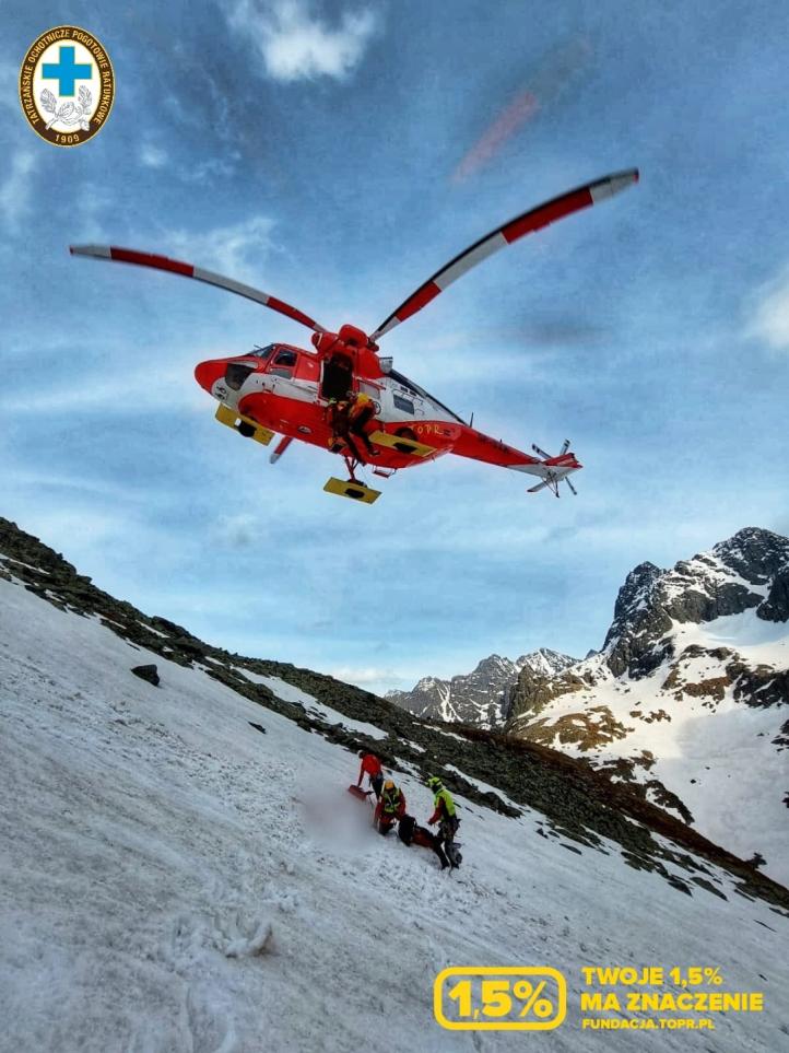 Akcja z udziałem śmigłowca TOPR (fot. R. Mikler)