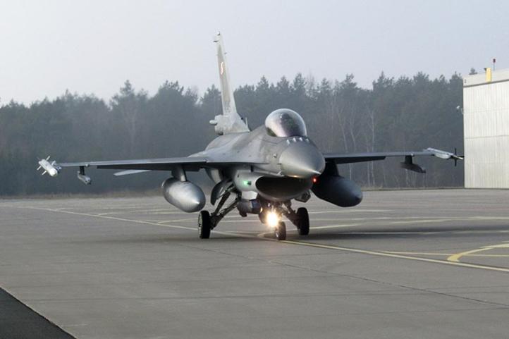 F-16 polskich sił powietrznych na lotnisku w Krzesinach (fot. Łukasz Zalesiński) F-16 polskich sił powietrznych na lotnisku w Krzesinach (fot. Łukasz Zalesiński)