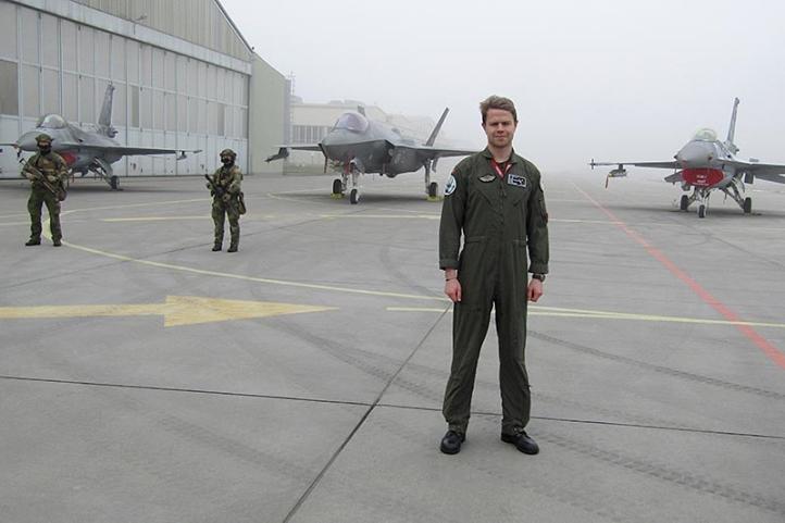 F-35 i pilot z Norwegii pełnią w Poznaniu całodobowe dyżury (fot. Łukasz Zalesiński) F-35 i pilot z Norwegii pełnią w Poznaniu całodobowe dyżury (fot. Łukasz Zalesiński)