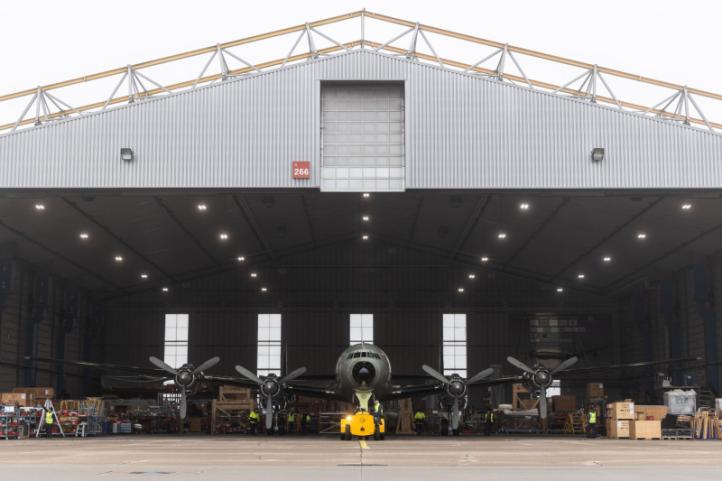 Lufthansa Technik świętuje roll-out legendarnego Lockheed Super Star (fot. Lufthansa Group)3
