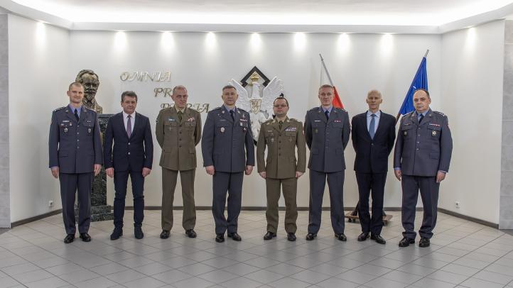 Współpraca WAT i WLW w obszarze techniki lotniczej (fot. Mariusz Maciejewski)2 Współpraca WAT i WLW w obszarze techniki lotniczej (fot. Mariusz Maciejewski)2