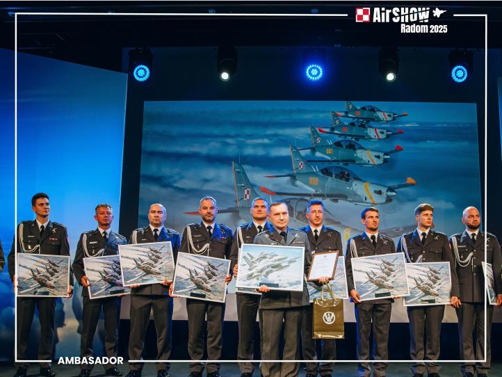 Zespół Akrobacyjny 'Orlik' - piloci (fot. Międzynarodowe Pokazy Lotnicze AIR SHOW Radom)