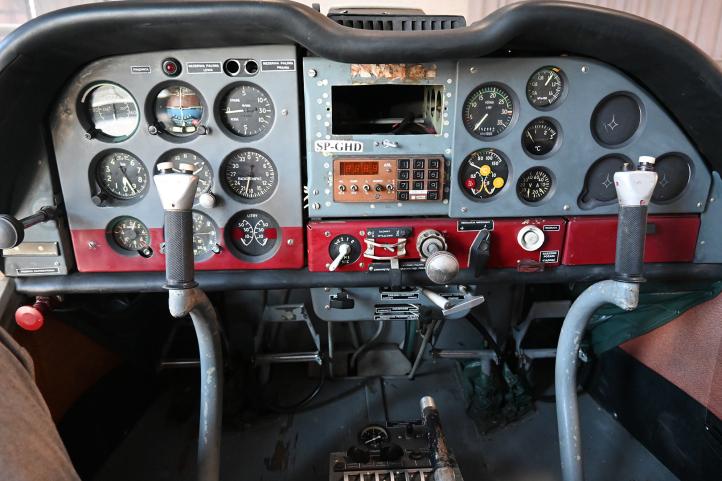 Zlin-42M - kokpit (fot. Muzeum Lotnictwa Polskiego)