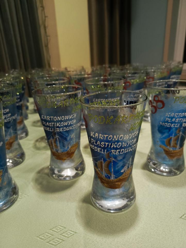 38 Podkarpacki Konkurs Kartonowych i Plastikowych Modeli Redukcyjnych - puchary (fot. Zygmunt Bąk, KKSL im. gen. pil. Ludomiła A. Rayskiego)