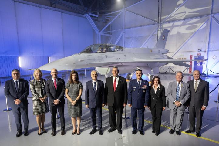 Ceremonia przekazania pierwszego samolotu F-16 Block 70 dla Bułgarii (fot. Lockheed Martin) Ceremonia przekazania pierwszego samolotu F-16 Block 70 dla Bułgarii (fot. Lockheed Martin)