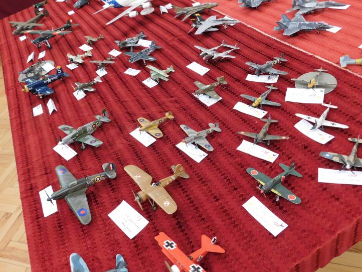 Modele na Podkarpackim Konkursie Kartonowych i Plastikowych Modeli Redukcyjnych (fot. Zygmunt Bąk, KKSL im. gen. pil. Ludomiła A. Rayskiego)