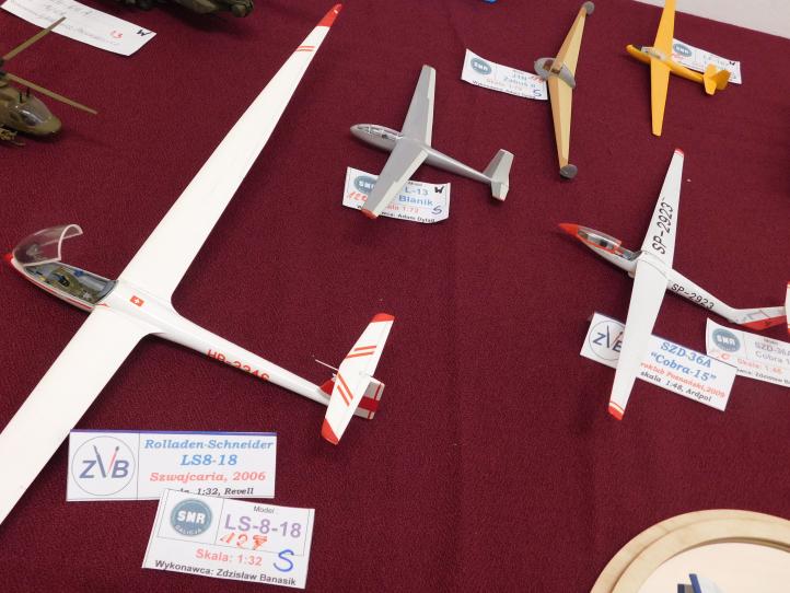 Modele na Podkarpackim Konkursie Kartonowych i Plastikowych Modeli Redukcyjnych (fot. Zygmunt Bąk, KKSL im. gen. pil. Ludomiła A. Rayskiego)2