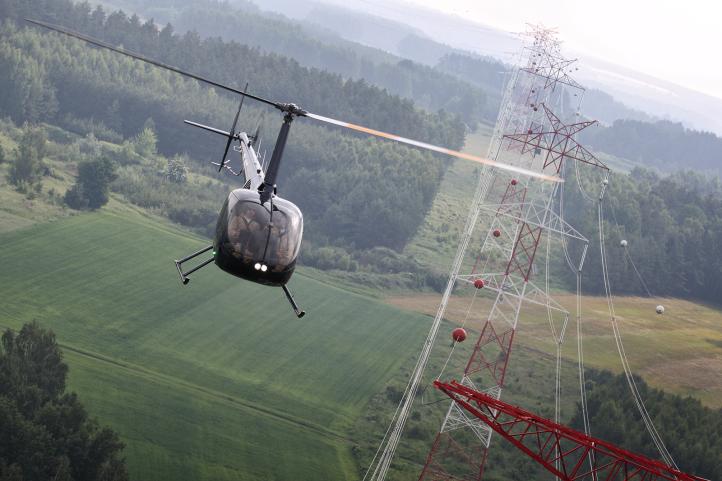 Robinson R66 Turbine Polskich Sieci Elektroenergetycznych patroluje trasę LitPol Link (fot. PSE, platforma X)2