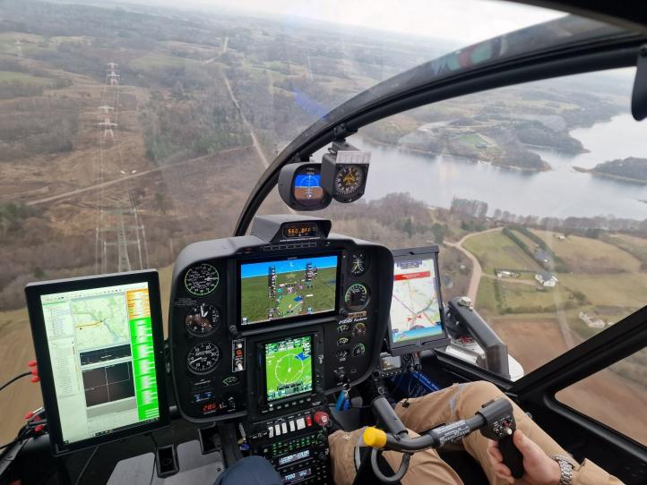 Robinson R66 Turbine Polskich Sieci Elektroenergetycznych patroluje trasę LitPol Link (fot. PSE, platforma X)3