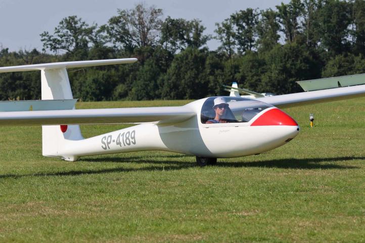 SZD-51-1 JUNIOR (SP-4189) w Aeroklubie Warmińsko-Mazurskim (fot. Aeroklub Warmińsko-Mazurski)3