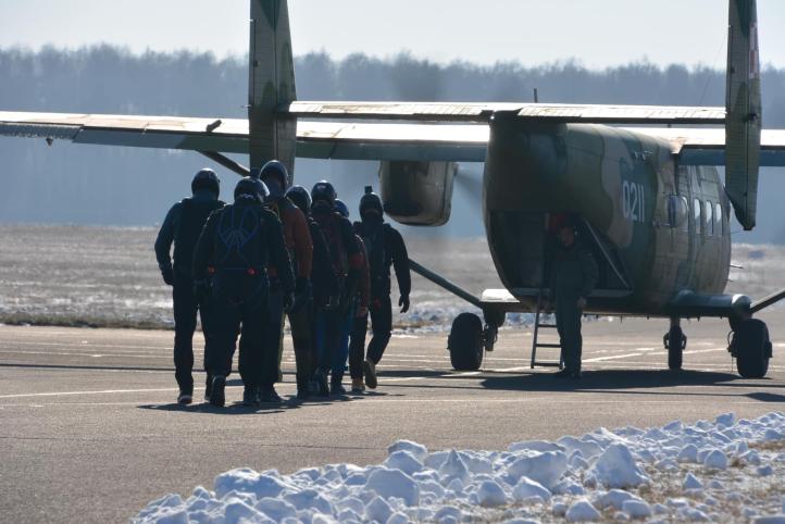 Skoki spadochronowe podczas zgrupowania instruktorów spadochronowych (fot. Anna Kuna)3