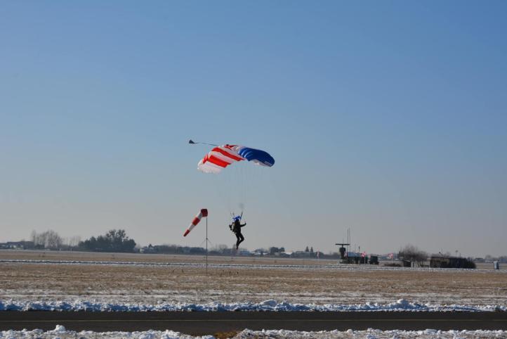 Skoki spadochronowe podczas zgrupowania instruktorów spadochronowych (fot. Anna Kuna)4