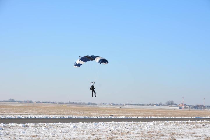 Skoki spadochronowe podczas zgrupowania instruktorów spadochronowych (fot. Anna Kuna)5