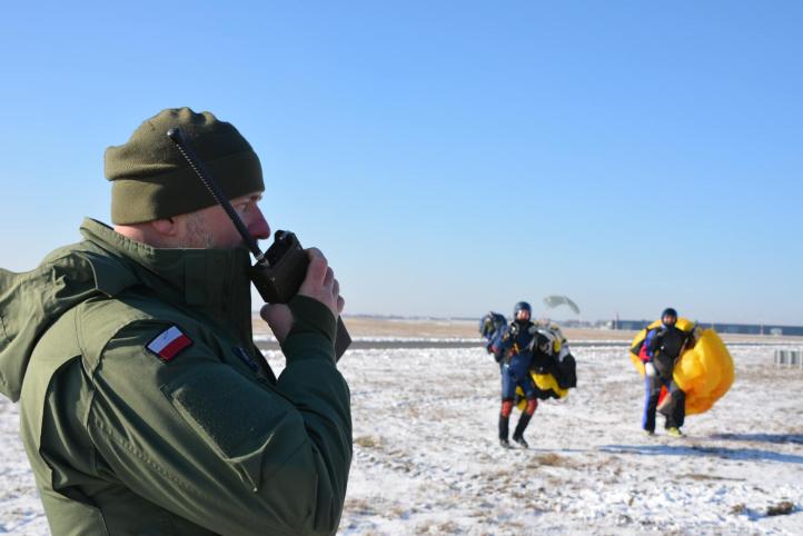 Skoki spadochronowe podczas zgrupowania instruktorów spadochronowych (fot. Anna Kuna)6
