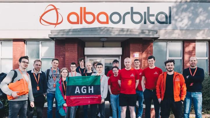 Zespół Studenckiego Koła Naukowego SatLab w siedzibie firmy Alba Orbital w Glasgow (fot. KSAF AGH)