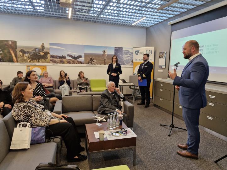Centrum Edukacji Lotniczej z myślą o seniorach (fot. Kraków Airport)2 Centrum Edukacji Lotniczej z myślą o seniorach (fot. Kraków Airport)2