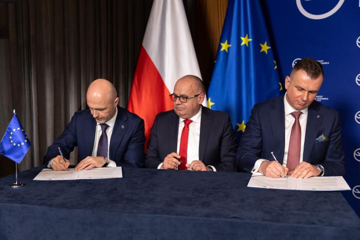 Firma Strabag wykonawcą strategicznej inwestycji na lotnisku w Jasionce (fot. Łukasz Ożóg)2