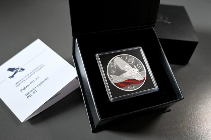 PZL P.1 - pierwszy polski myśliwiec na oficjalnej srebrnej monecie (fot. Muzeum Lotnictwa Polskiego)