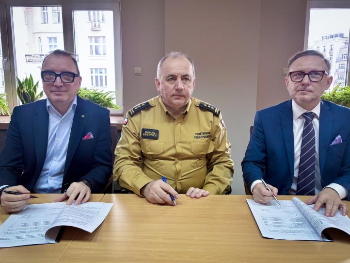 Podpisano porozumienie o współpracy PPL i PSP na rzecz bezpieczeństwa Lotniska Chopina (fot. Lotnisko Chopina)