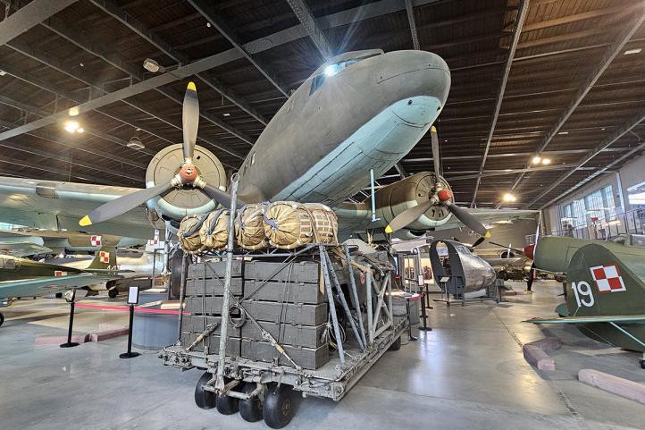 Wystawa o 1 Samodzielnej Brygadzie Spadochronowej w Muzeum Lotnictwa Polskiego w Krakowie (fot. Muzeum Lotnictwa Polskiego)2