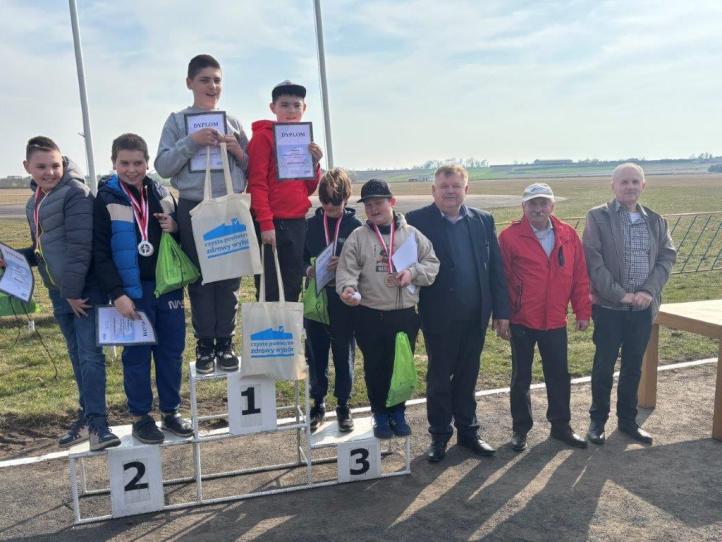 'Mały Puchar Gordona Bennetta' w Kruszynie - podium OPEN (fot. Aeroklub Włocławski)