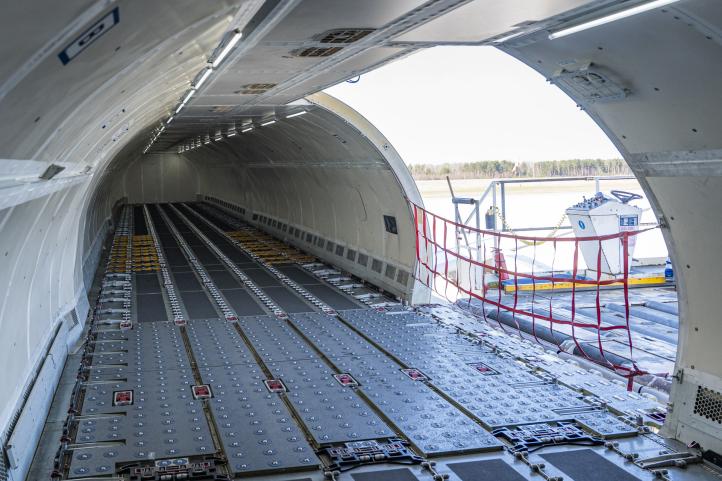 Airbus A321F należący do Lufthansy Cargo - luk cargo (fot. Jakub Mańka)