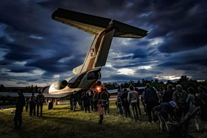 Kolejka do zwiedzania samolotu Jak-40 podczas Nocy Muzeów w 2024 r. (fot. Muzeum Lotnictwa Polskiego) Kolejka do zwiedzania samolotu Jak-40 podczas Nocy Muzeów w 2024 r. (fot. Muzeum Lotnictwa Polskiego)