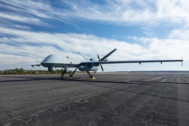 MQ-9A Reaper na lotnisku (fot. Lance Cpl. David Ornelasbaeza)