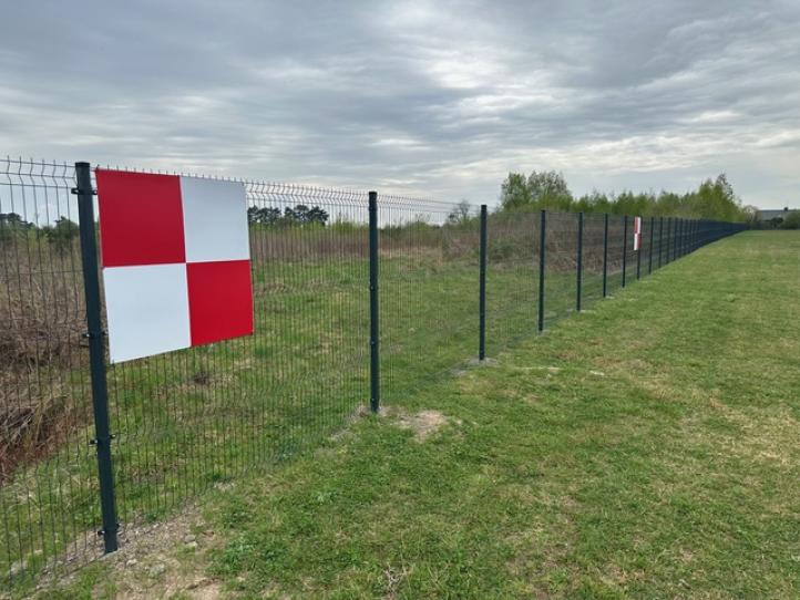 Ogrodzone lotnisko EPPT (fot. Aeroklub Ziemi Piotrkowskiej)3