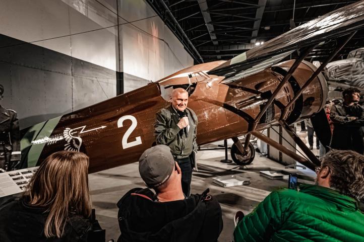 Oprowadzanie dla pasjonatów lotnictwa prowadzone przez Andrzeja Chytkowskiego (fot. Muzeum Lotnictwa Polskiego) Oprowadzanie dla pasjonatów lotnictwa prowadzone przez Andrzeja Chytkowskiego (fot. Muzeum Lotnictwa Polskiego)