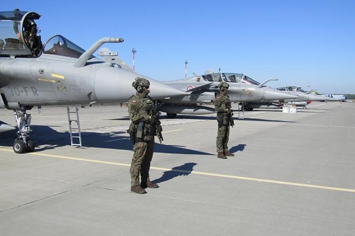 Rafale francuskich Sił Powietrznych na lotnisku w Krzesinach (fot. Łukasz Zalesiński)