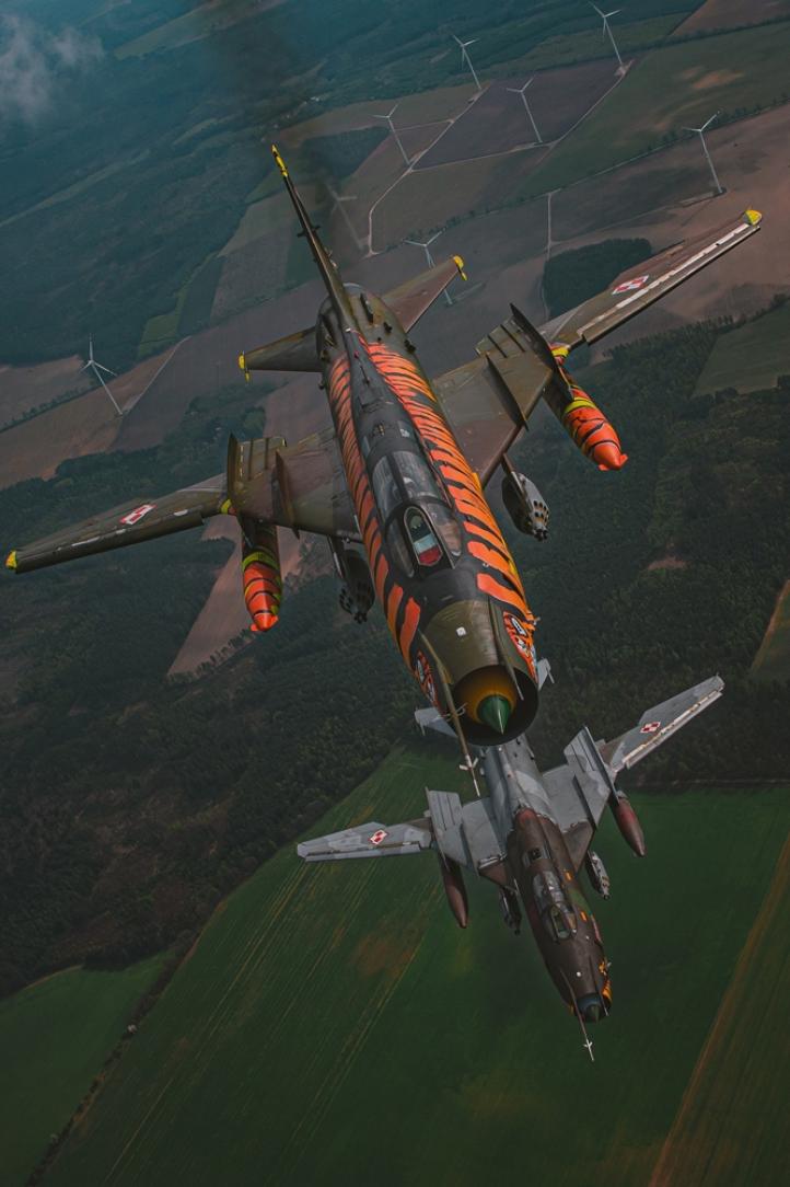 Samoloty Su-22 w locie (fot. sierż. Łukasz Fiedorowicz) Samoloty Su-22 w locie (fot. sierż. Łukasz Fiedorowicz)