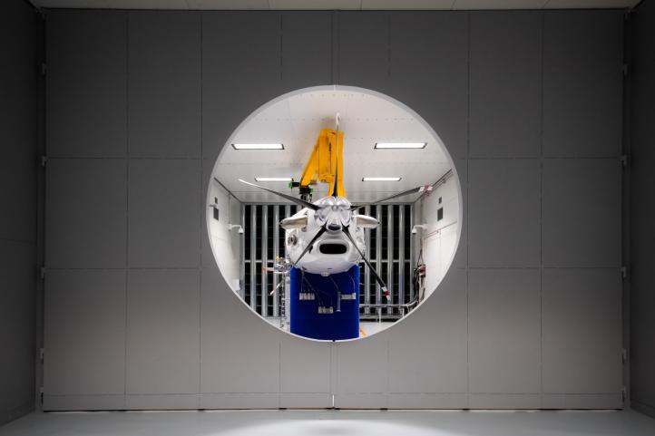 Silnik turbośmigłowy Catalyst w komorze testowej Avio Aero Praga (fot. GE Aerospace)