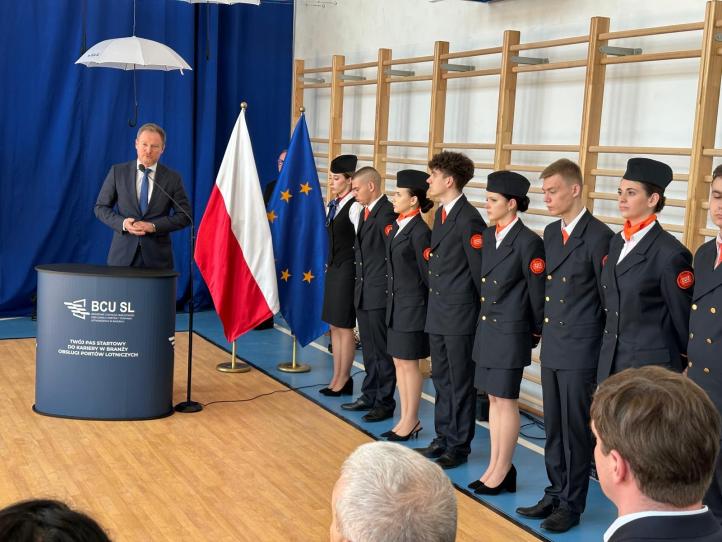 Uroczystość otwarcia Branżowego Centrum Umiejętności Służb Lotniskowych w Radomiu (fot. Śląski Klaster Lotniczy, Facebook)