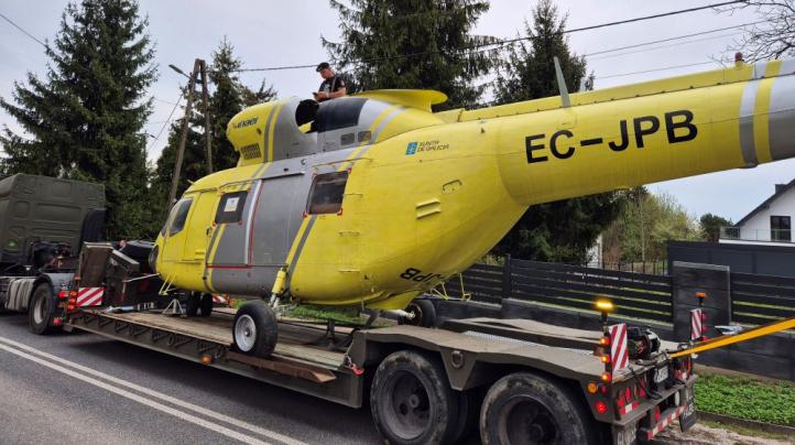 Wyjątkowy transport 4. muzealnych śmigłowców (fot. Łukasz Pieniążek)3