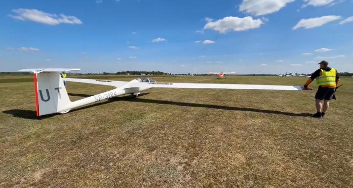 23. Szybowcowe Mistrzostwa Polski w klasie Klub A w Lesznie - start szybowca (fot. Glide&amp;Race Leszno, Facebook)