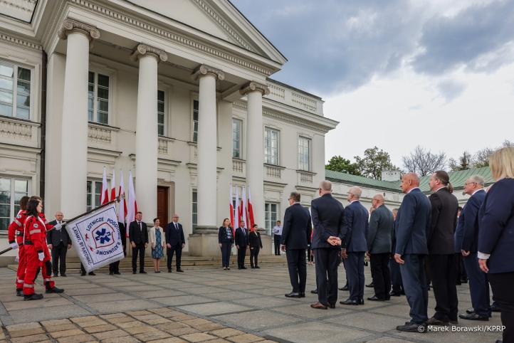 Belweder - odznaczenia dla pracowników Lotniczego Pogotowia Ratunkowego (fot. Marek Borawski, KPRP) Belweder - odznaczenia dla pracowników Lotniczego Pogotowia Ratunkowego (fot. Marek Borawski, KPRP)