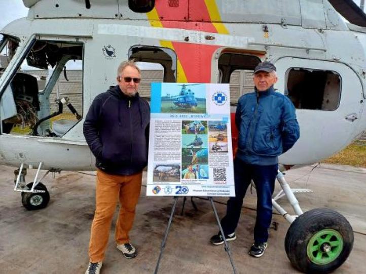 Jan Więcek i Ireneusz Wiercioch przy śmigłowcu Mi-2 (fot. Muzeum Ratownictwa w Krakowie) Jan Więcek i Ireneusz Wiercioch przy śmigłowcu Mi-2 (fot. Muzeum Ratownictwa w Krakowie)