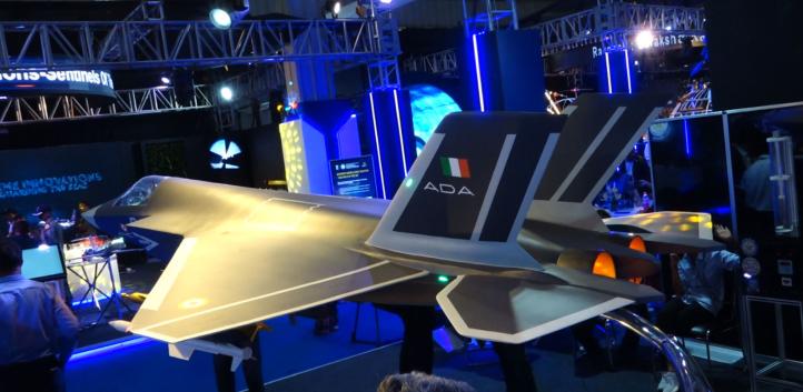 Model myśliwca stealth dla programu Advanced Medium Combat Aircraft (AMCA) (fot. Ministry of Defence, Government of India)2
