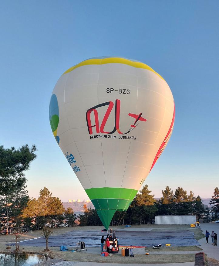 Nowy balon Aeroklubu Ziemi Lubuskiej na Placu Bohaterów w Zielonej Górze (fot. Ladislav Zápařka)