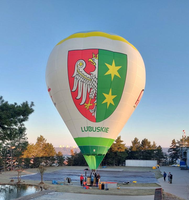 Nowy balon Aeroklubu Ziemi Lubuskiej na Placu Bohaterów w Zielonej Górze (fot. Ladislav Zápařka)2