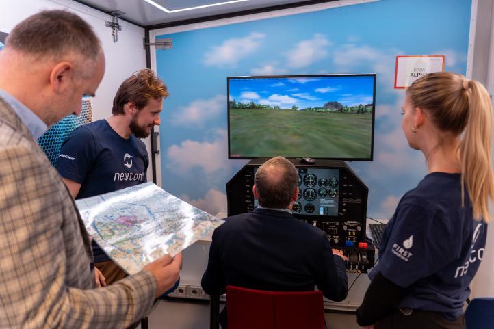 Otwarcie mobilnego laboratorium Newton Room (fot. Konrad Trześniak, Departament Komunikacji Ministerstwa Edukacji Narodowej)3