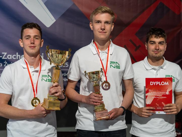Studenci PANS w Chełmie zwycięzcami 53. Samolotowych Mistrzostw Juniorów (fot. Piotr Fuz)2