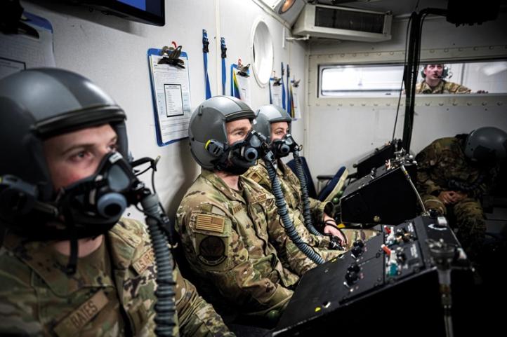 Szkolenie pilotów śmigłowca AH-64 Apache (fot. US Army)